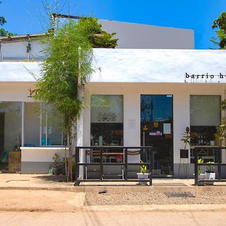 Hometel Barrio House Mactan Đảo Mactan Ngoại thất bức ảnh